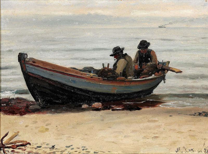 Deux pêcheurs réparent leurs filets dans leur bateau, sur la plage. - Michael Peter Ancher