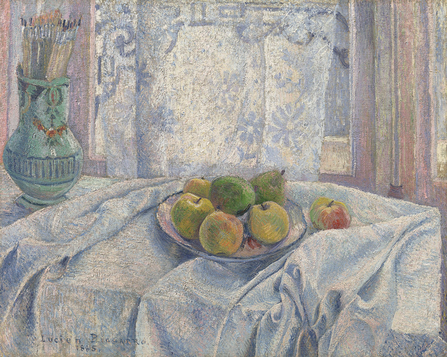 Des pommes sur une nappe devant une fenêtre aux rideaux de dentelle - Lucien Pissarro image 1 reproduction de peinture à l’huile