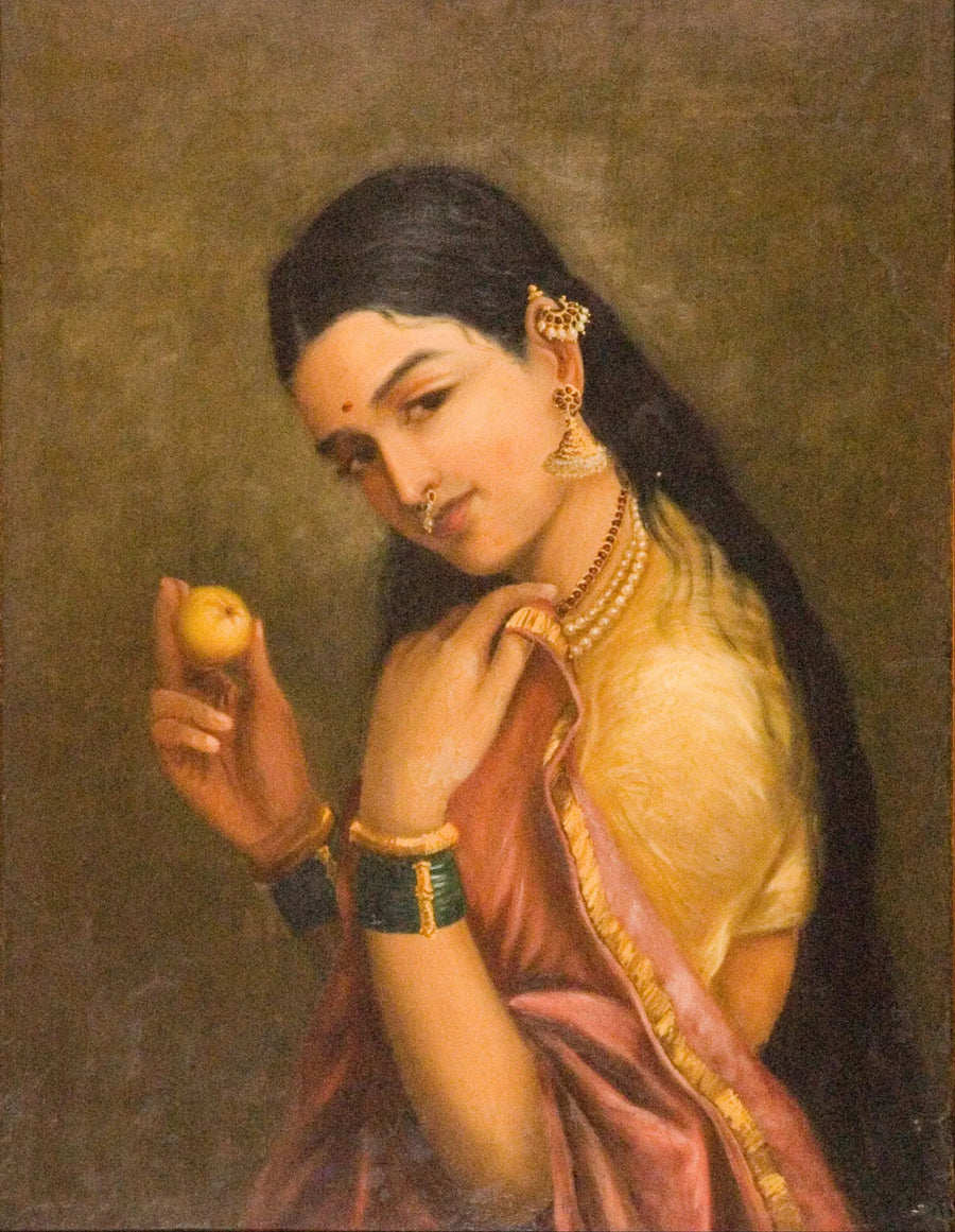 Femme tenant un fruit - Ravi Varmâ