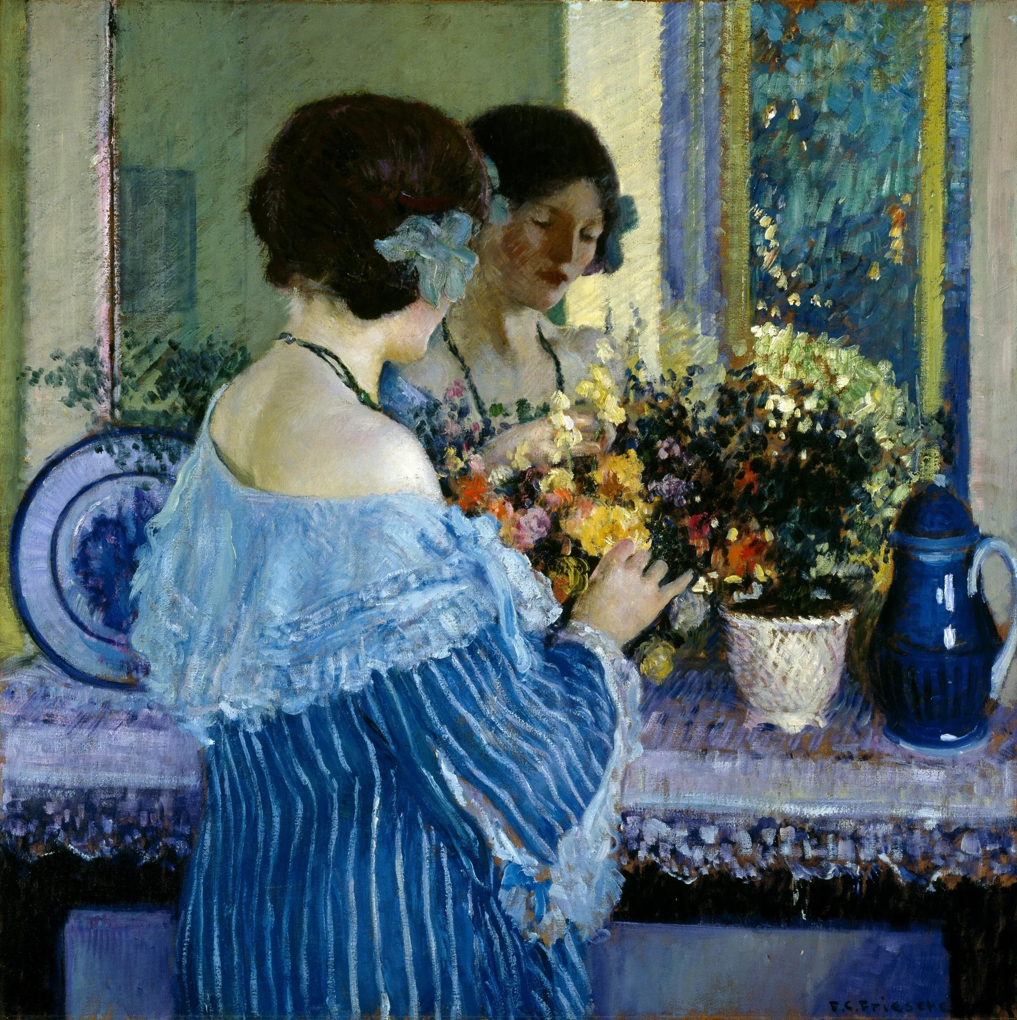 Jeune fille en bleu arrangeant des fleurs - Frederick Carl Frieseke image 1 copie peinte à la main à l’huile