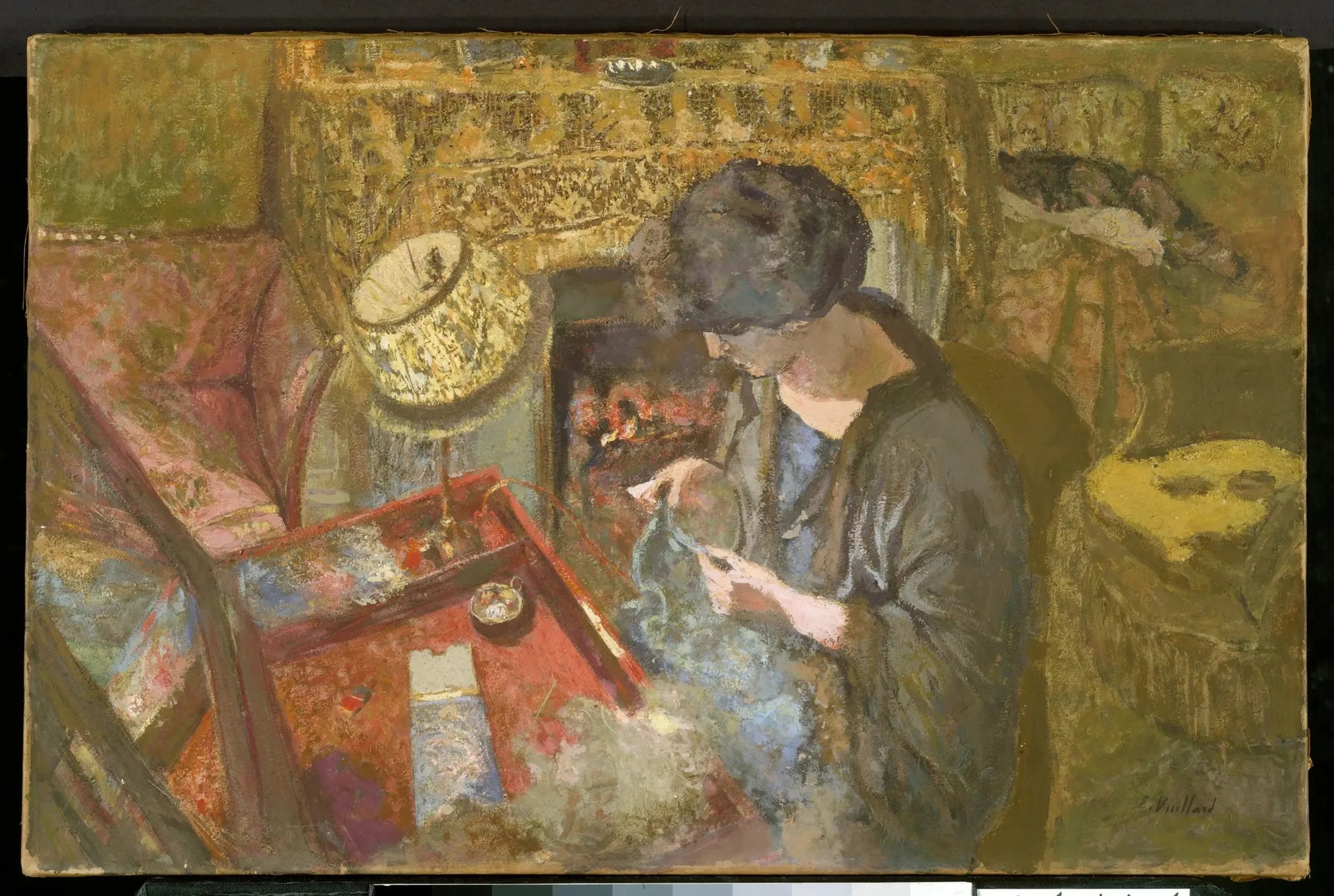 Le Petit Salon : Mme Hessel à sa table à coudre - Édouard Vuillard image 1 tableau peint à l’huile sur toile